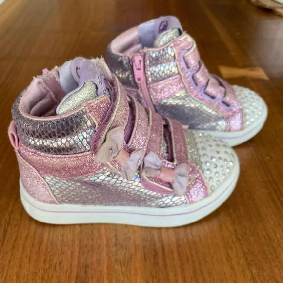 SKECHERS
Twinkle Toes Miss Holla Glam Light-Up High Top Sneakers. - Picture 3 of 11